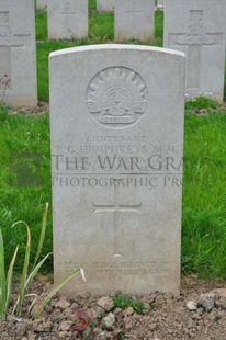 LE GRAND HASARD MILITARY CEMETERY, MORBECQUE - HUMPHREYS, ROBERT GEORGE
