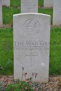 LE GRAND HASARD MILITARY CEMETERY, MORBECQUE - KNIGHT, CHARLES WILLIAM