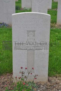 LE GRAND HASARD MILITARY CEMETERY, MORBECQUE - SHOWELL, HENRY RICHARD