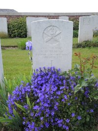 Couin New British Cemetery - Benham, V W