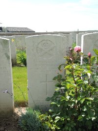 Couin New British Cemetery - Bernhard, Waltham Burmerster