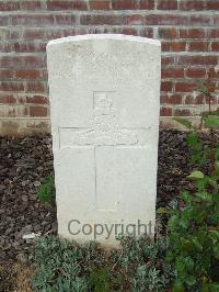 Couin New British Cemetery - Blacker, E