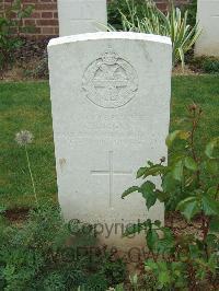 Couin New British Cemetery - Burgess, F