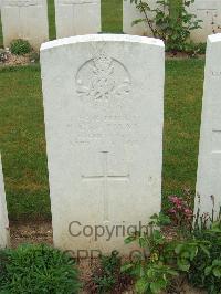 Couin New British Cemetery - Chapman, F