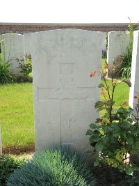 Couin New British Cemetery - Elgood, L