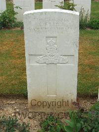 Couin New British Cemetery - Fearn, S