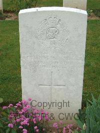 Couin New British Cemetery - Fielding, J