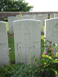 Couin New British Cemetery - Francis, Gerald Victor