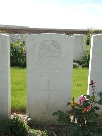 Couin New British Cemetery - Hackett, F J