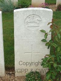 Couin New British Cemetery - Hargreaves, R