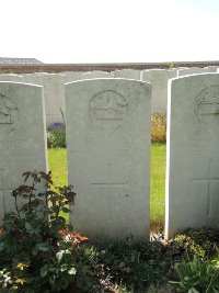 Couin New British Cemetery - Huggett, Thomas Edmund