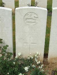 Couin New British Cemetery - Hughes, James