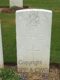 Couin New British Cemetery - Hurring, W