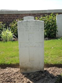 Couin New British Cemetery - Ivins, T W