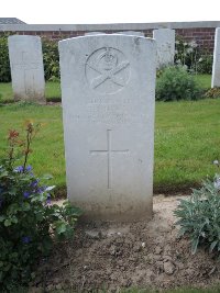 Couin New British Cemetery - Jones, R J