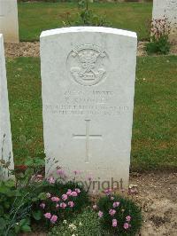 Couin New British Cemetery - Knowles, Ellis