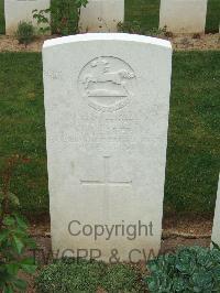 Couin New British Cemetery - Leader, J