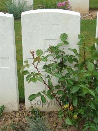 Couin New British Cemetery - Lee, M