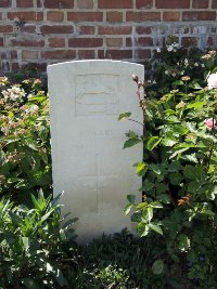 Couin New British Cemetery - Lee, V M