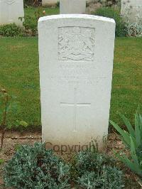 Couin New British Cemetery - Lomas, J