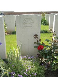 Couin New British Cemetery - Lunn, Frank Victor