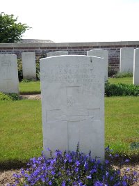 Couin New British Cemetery - Makins, Frederic Edward Basil