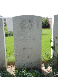 Couin New British Cemetery - Pinder, J E