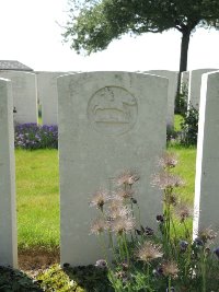 Couin New British Cemetery - Profit, L T