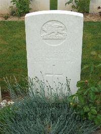 Couin New British Cemetery - Ratcliffe, J