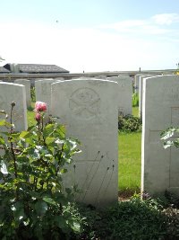 Couin New British Cemetery - Read, W