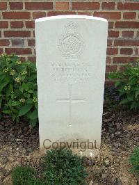 Couin New British Cemetery - Roberts, H