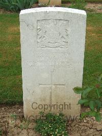 Couin New British Cemetery - Roberts, William