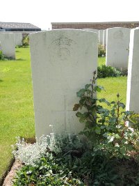 Couin New British Cemetery - Robinson, T W