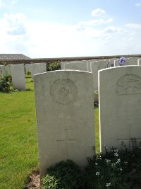 Couin New British Cemetery - Thain, A G