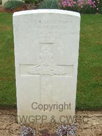 Couin New British Cemetery - Woodward, J