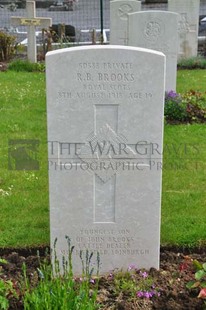 GLAGEON COMMUNAL CEMETERY - BROOKS, ROBERT BONNINGTON