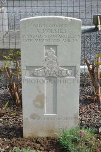 GLAGEON COMMUNAL CEMETERY - HOLMES, ARTHUR