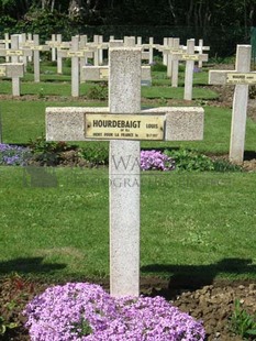 GLAGEON COMMUNAL CEMETERY - HOURDEBAIGT, LOUIS