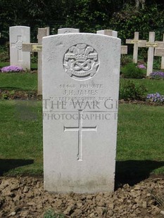 GLAGEON COMMUNAL CEMETERY - JAMES, J H