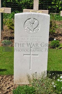 GLAGEON COMMUNAL CEMETERY - LEWIS, LLEWELYN PALIN