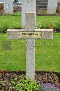 GLAGEON COMMUNAL CEMETERY - PAILLUSEAU, JEAN