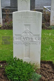 GLAGEON COMMUNAL CEMETERY - PARSONS, J