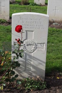 BERKS CEMETERY EXTENSION - GODFREY, ERNEST DUNCAN