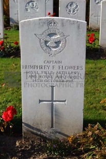 DADIZEELE NEW BRITISH CEMETERY - FLOWERS, HUMPHREY FRENCH