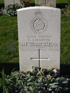 DADIZEELE NEW BRITISH CEMETERY - MARTIN, E J