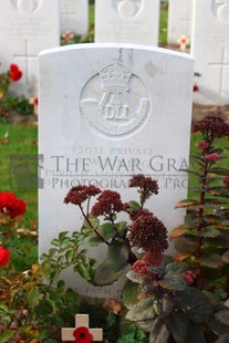 DADIZEELE NEW BRITISH CEMETERY - YOUNG, A W