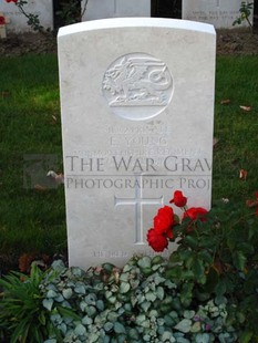 DADIZEELE NEW BRITISH CEMETERY - YOUNG, EDWIN