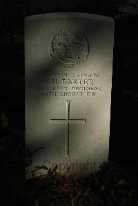 Croisilles British Cemetery - Baxter, W H