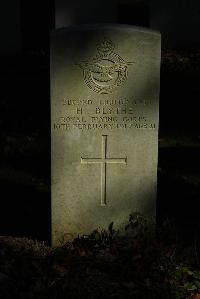 Croisilles British Cemetery - Blythe, H