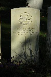 Croisilles British Cemetery - Brown, R J